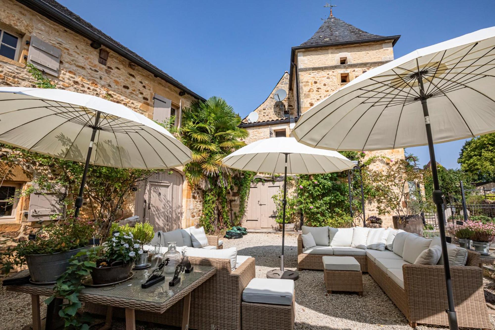 Lo Petit Cretsou Bed & Breakfast Simeyrols Exterior foto