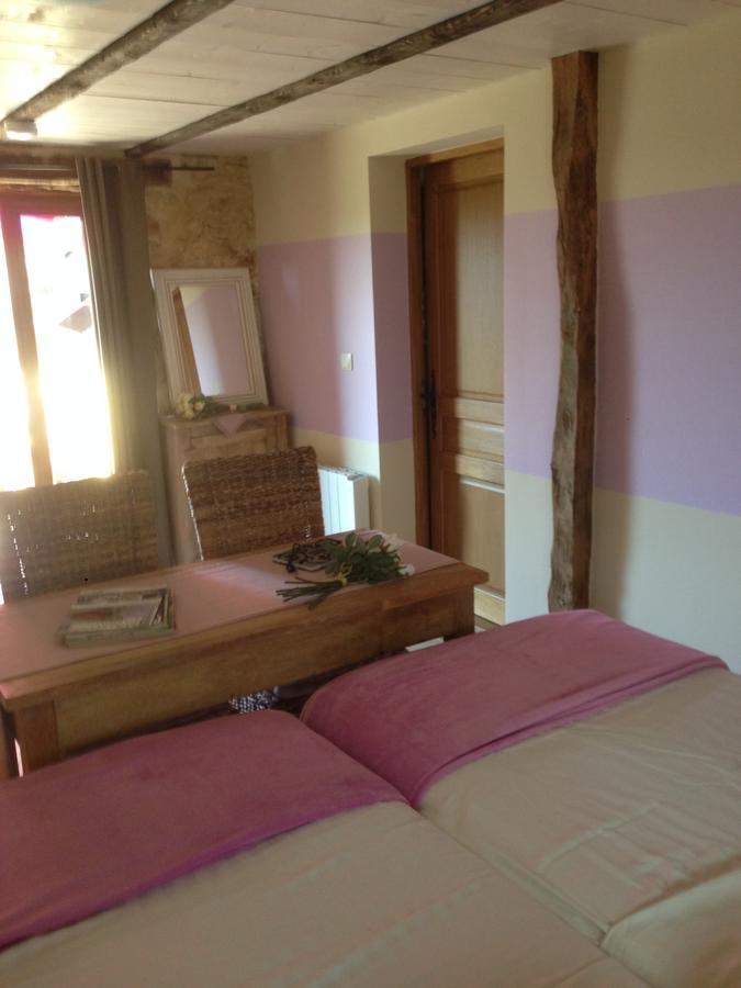 Lo Petit Cretsou Bed & Breakfast Simeyrols Exterior foto