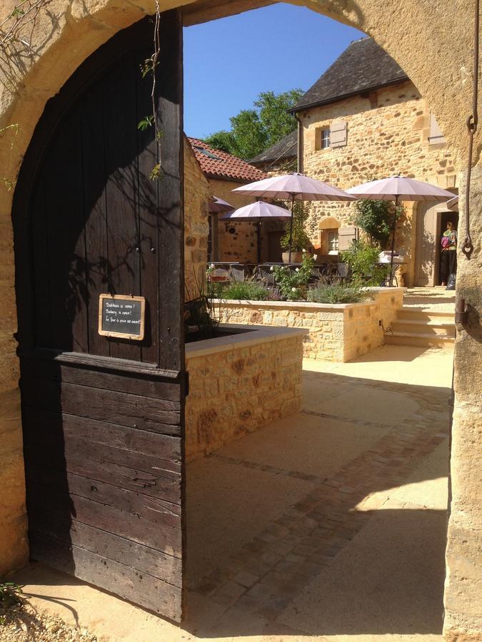 Lo Petit Cretsou Bed & Breakfast Simeyrols Exterior foto