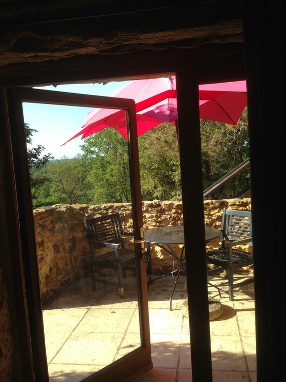 Lo Petit Cretsou Bed & Breakfast Simeyrols Exterior foto