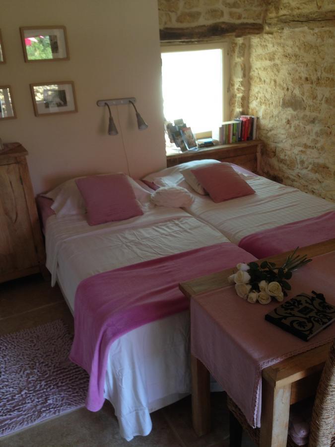 Lo Petit Cretsou Bed & Breakfast Simeyrols Exterior foto