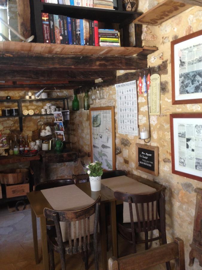 Lo Petit Cretsou Bed & Breakfast Simeyrols Exterior foto