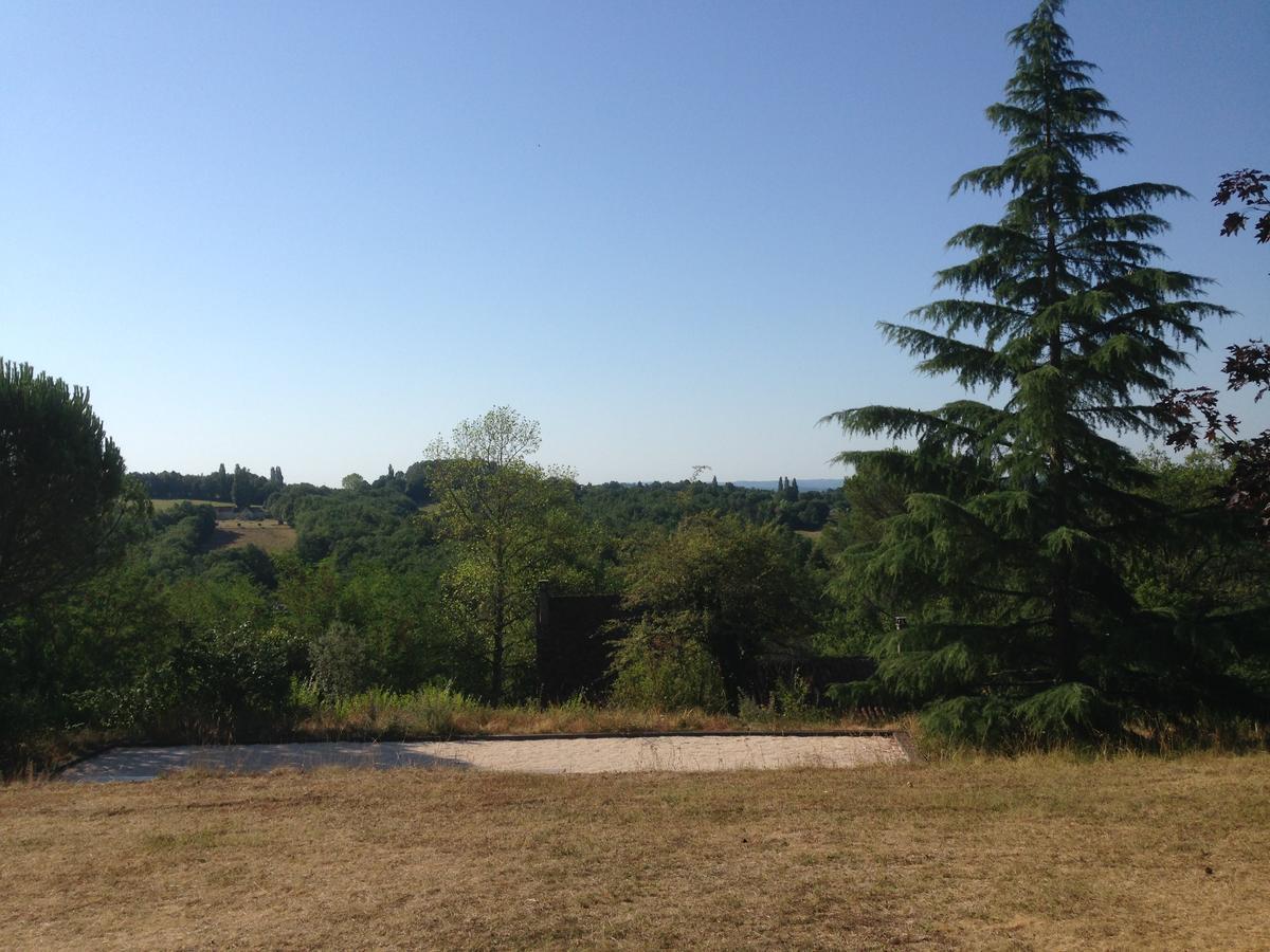 Lo Petit Cretsou Bed & Breakfast Simeyrols Exterior foto