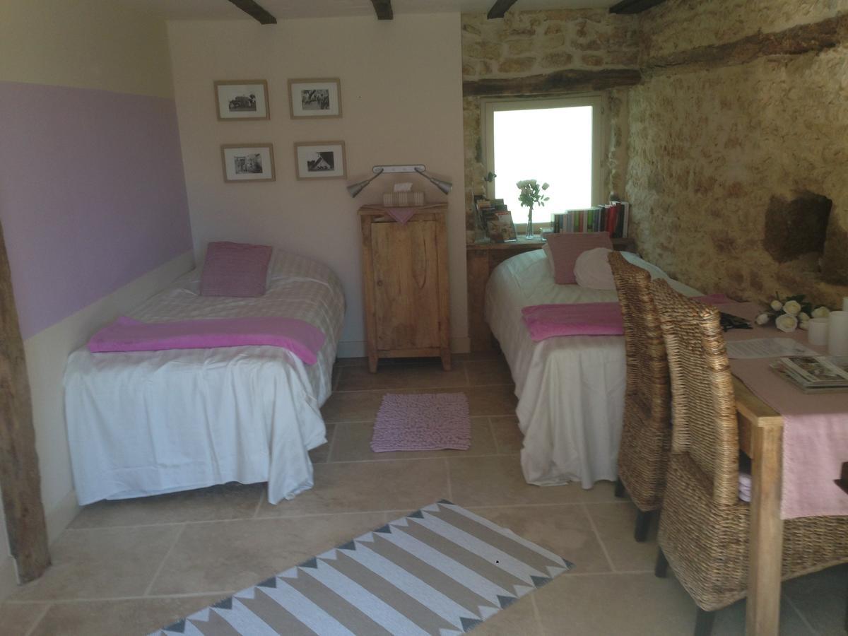 Lo Petit Cretsou Bed & Breakfast Simeyrols Exterior foto